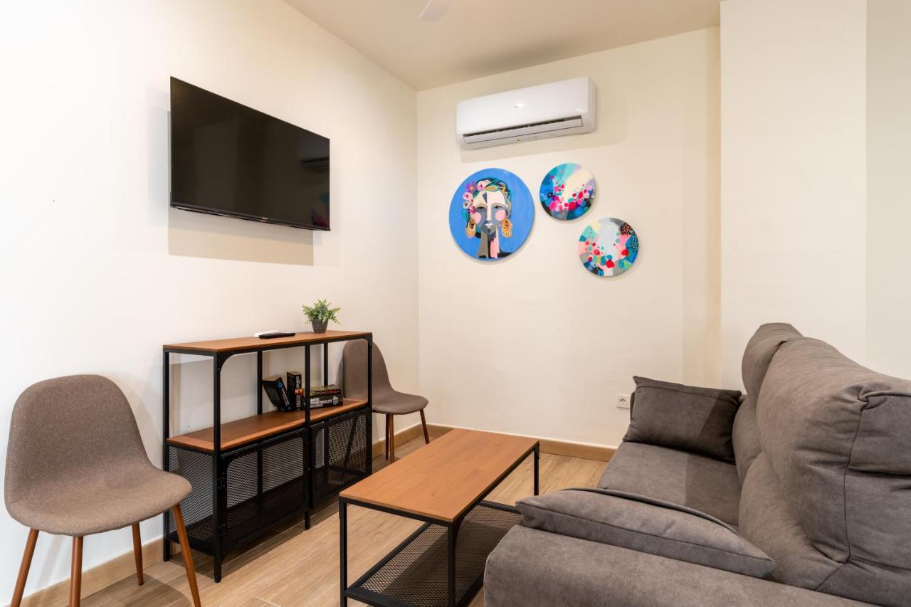 Apartamentos Cervantes 17 Siviglia Esterno foto