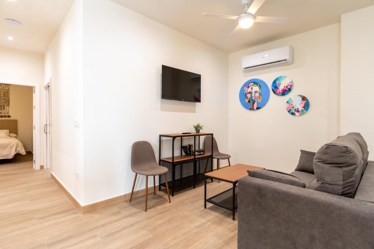 Apartamentos Cervantes 17 Siviglia Esterno foto