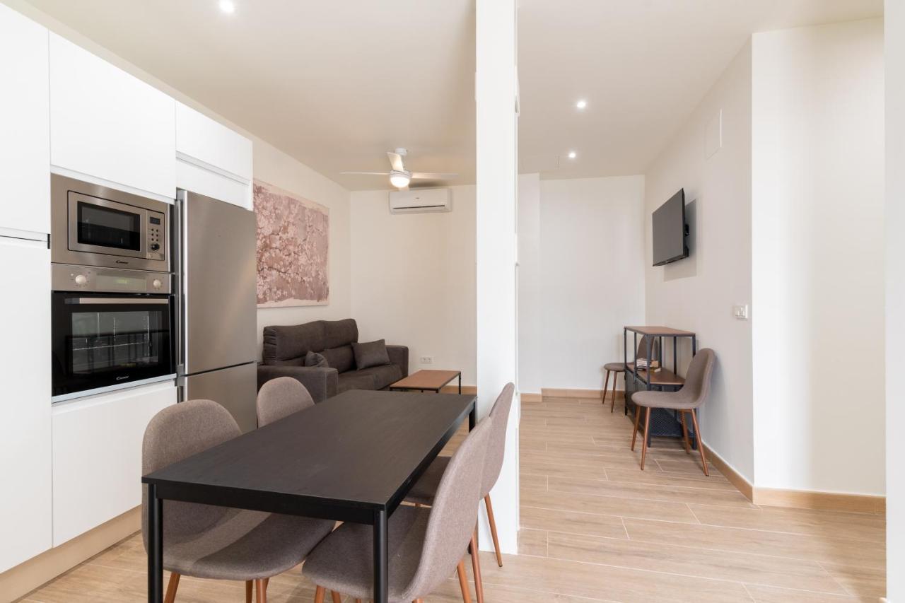 Apartamentos Cervantes 17 Siviglia Esterno foto