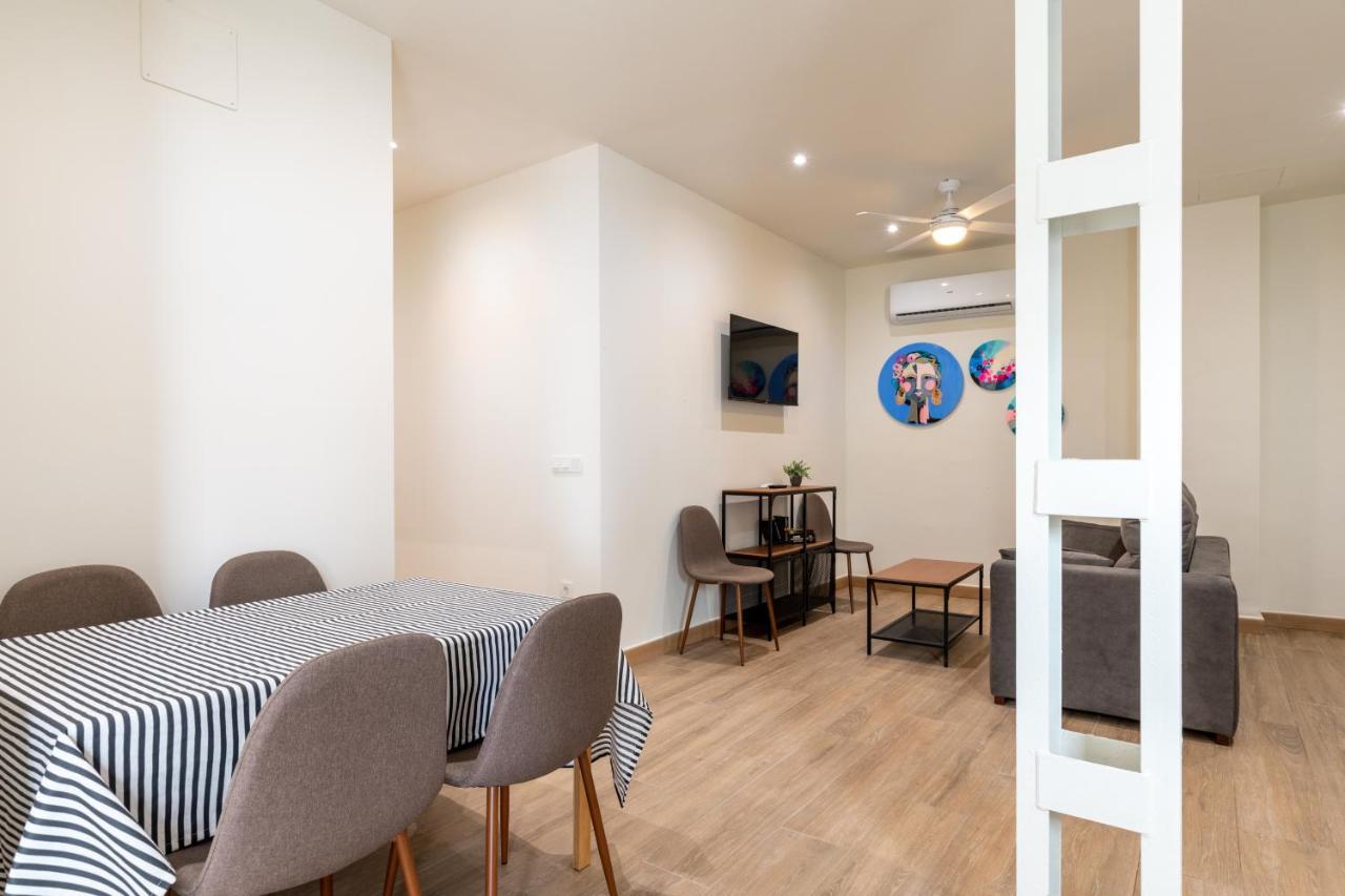 Apartamentos Cervantes 17 Siviglia Esterno foto