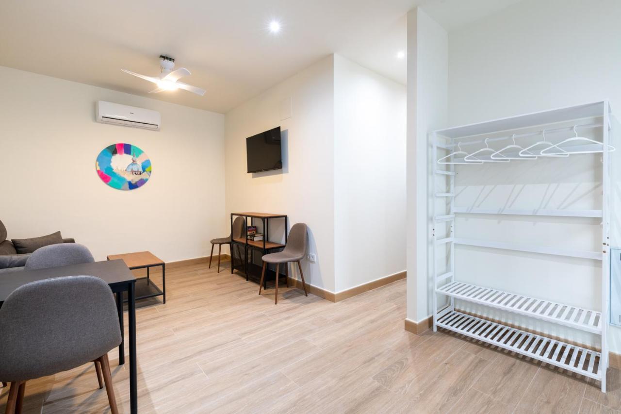 Apartamentos Cervantes 17 Siviglia Esterno foto
