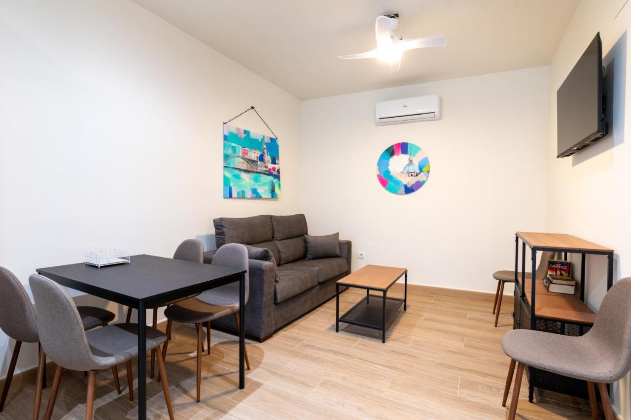 Apartamentos Cervantes 17 Siviglia Esterno foto