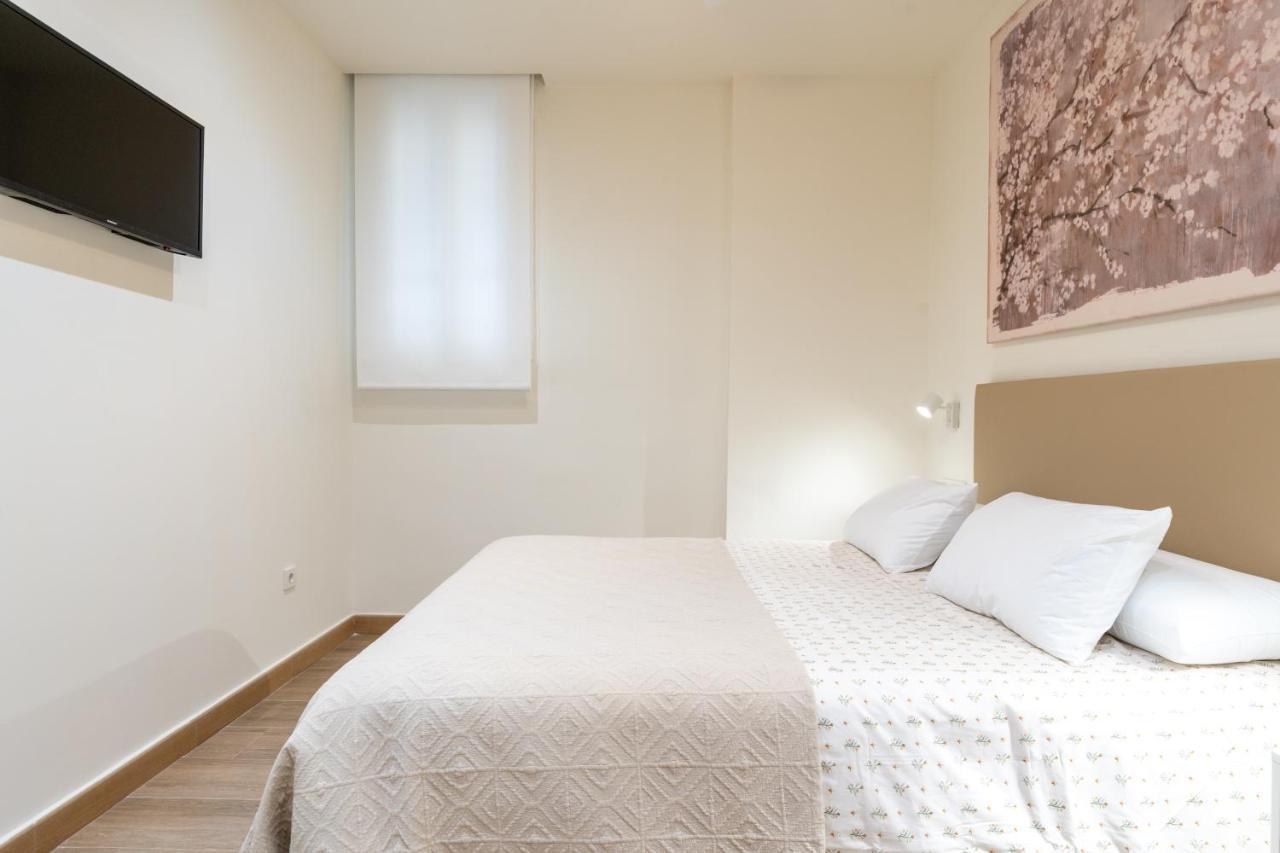 Apartamentos Cervantes 17 Siviglia Esterno foto