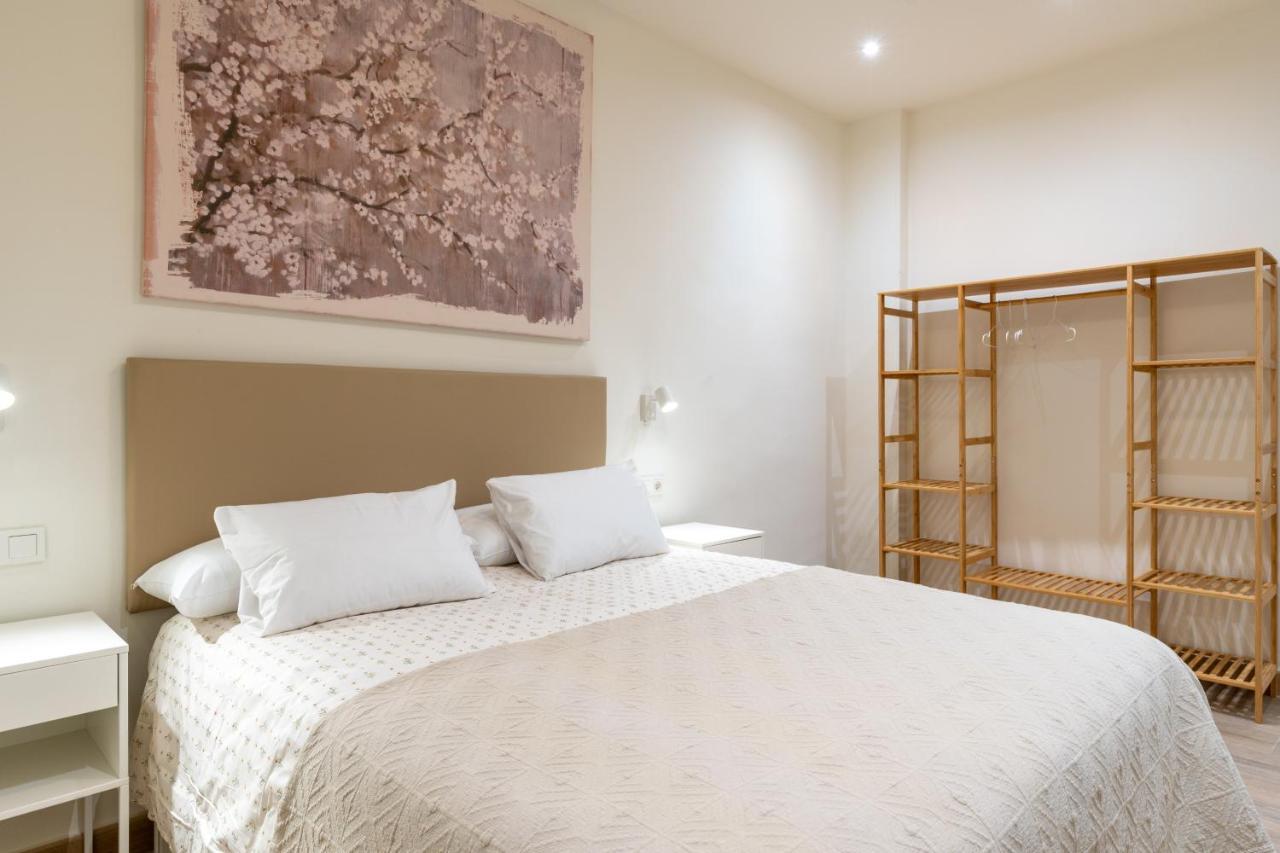 Apartamentos Cervantes 17 Siviglia Esterno foto