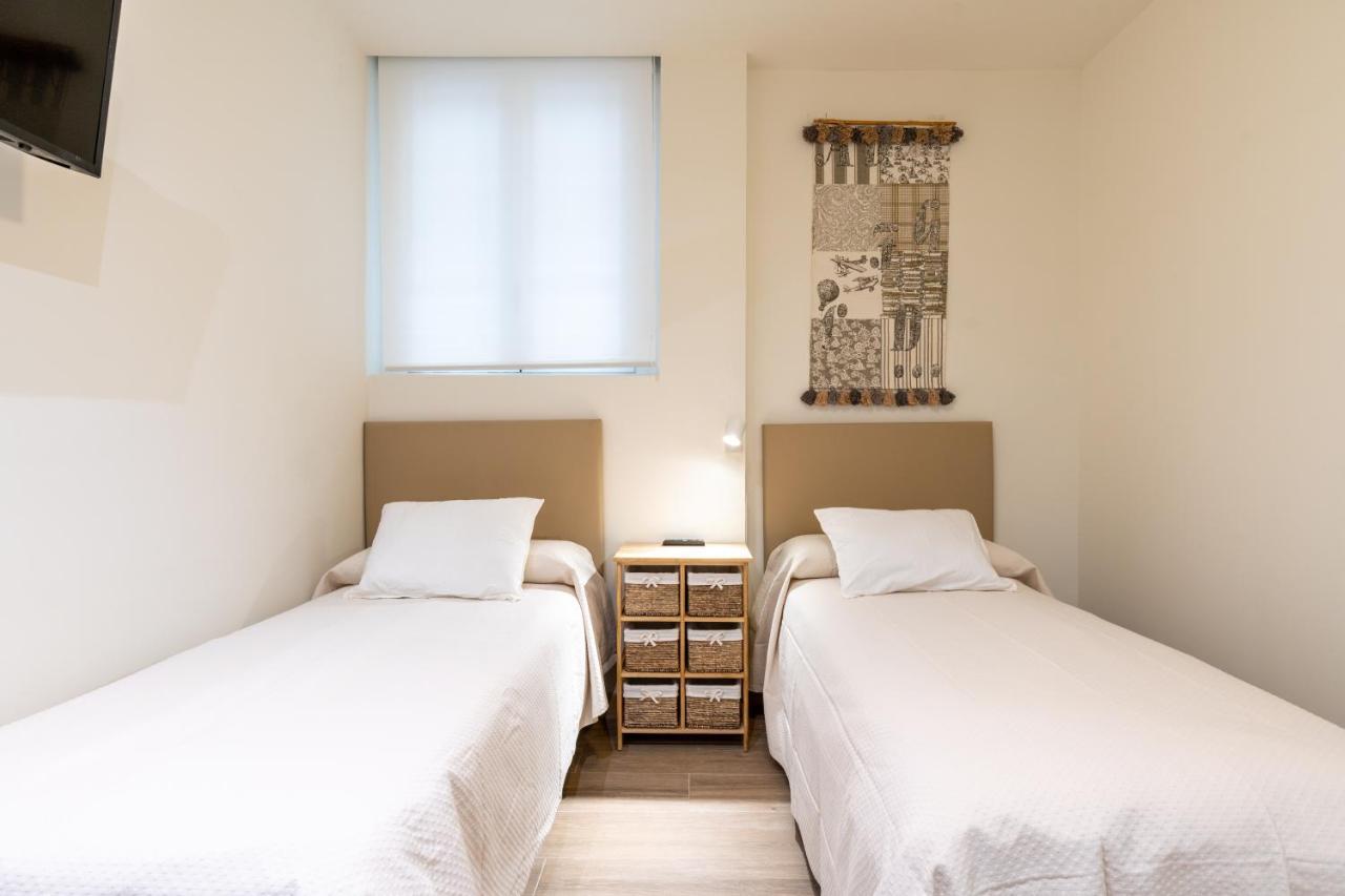 Apartamentos Cervantes 17 Siviglia Esterno foto