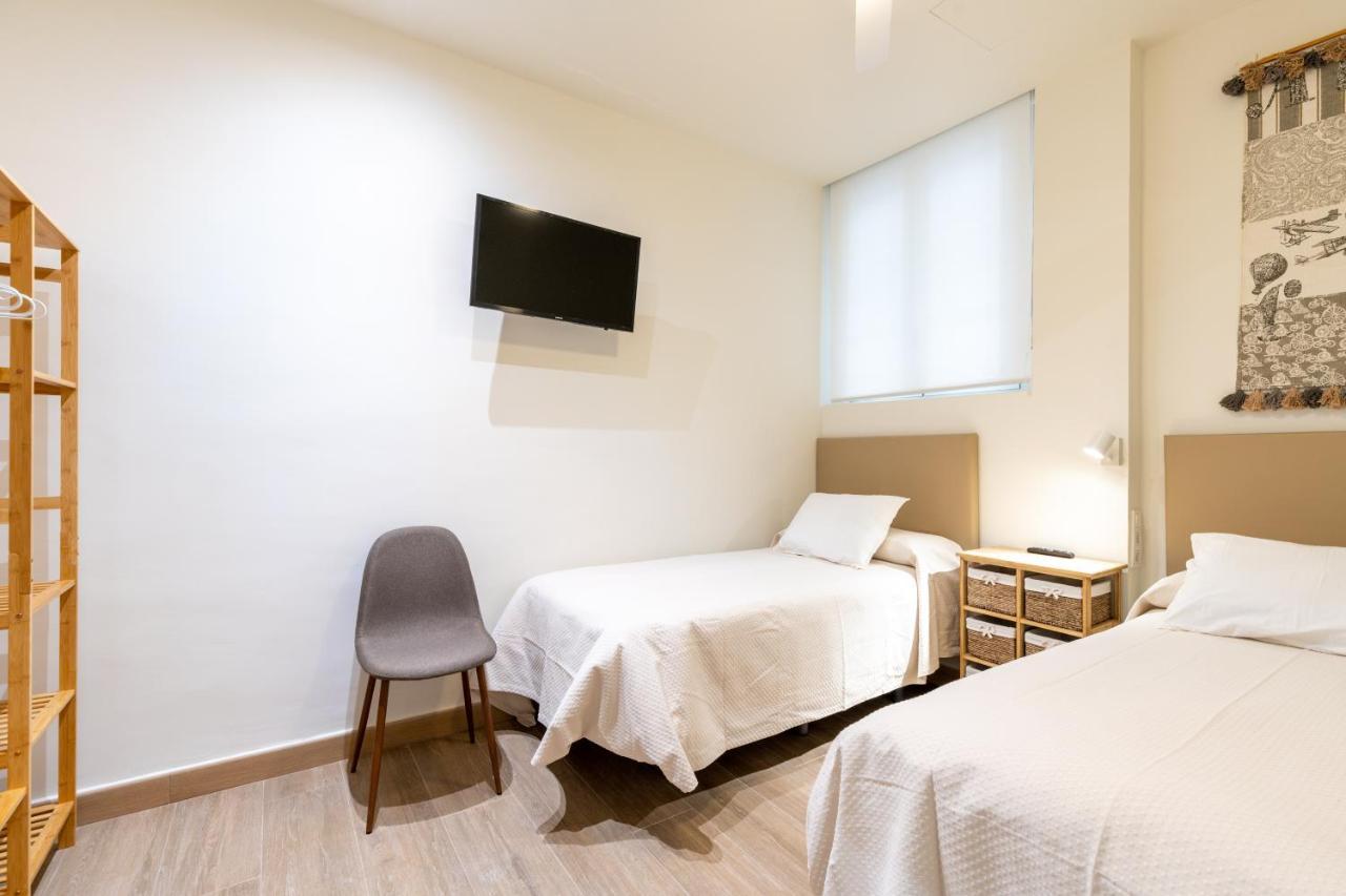Apartamentos Cervantes 17 Siviglia Esterno foto