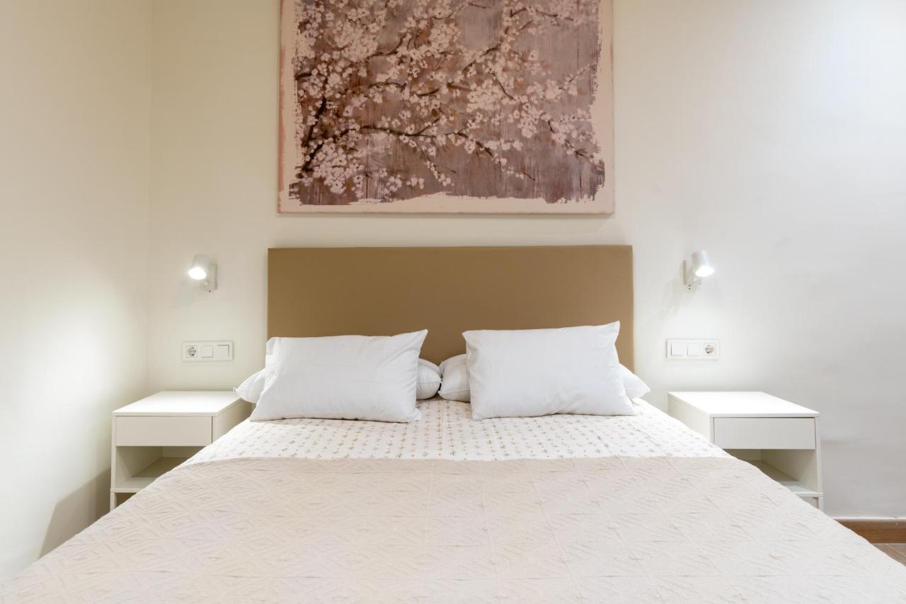 Apartamentos Cervantes 17 Siviglia Esterno foto