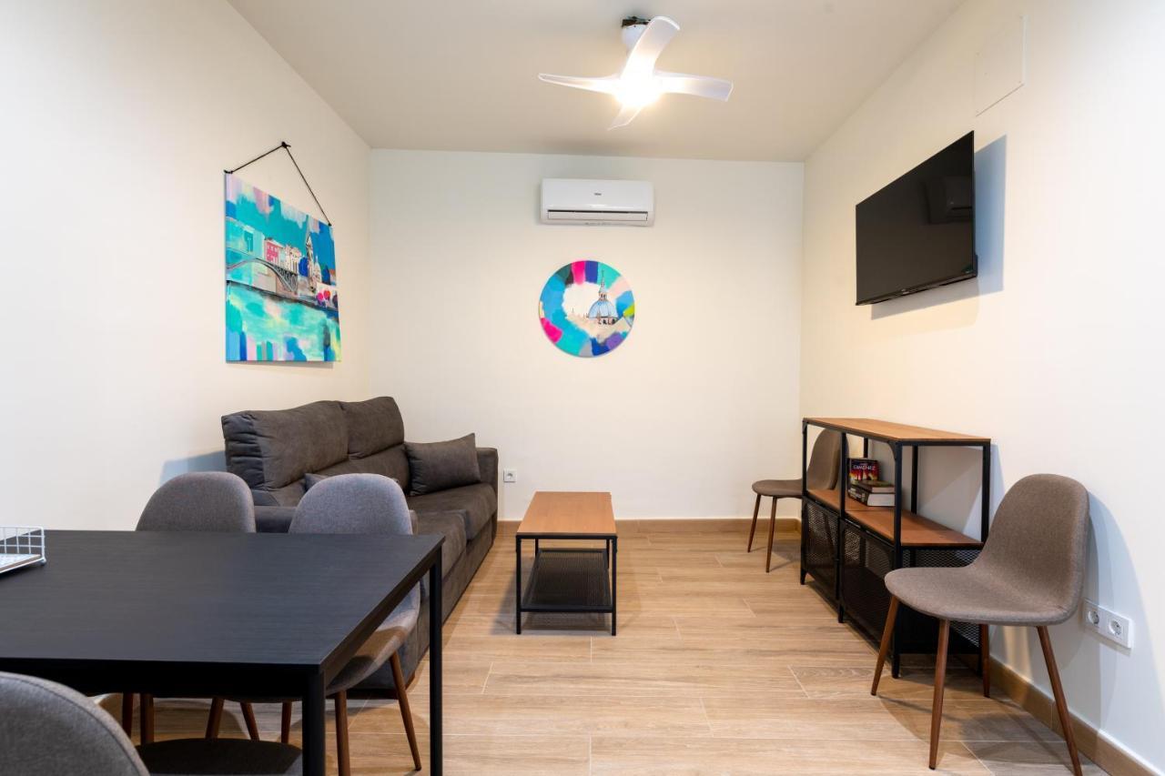 Apartamentos Cervantes 17 Siviglia Esterno foto