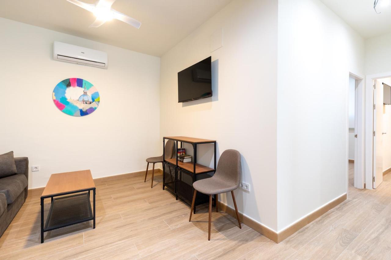 Apartamentos Cervantes 17 Siviglia Esterno foto