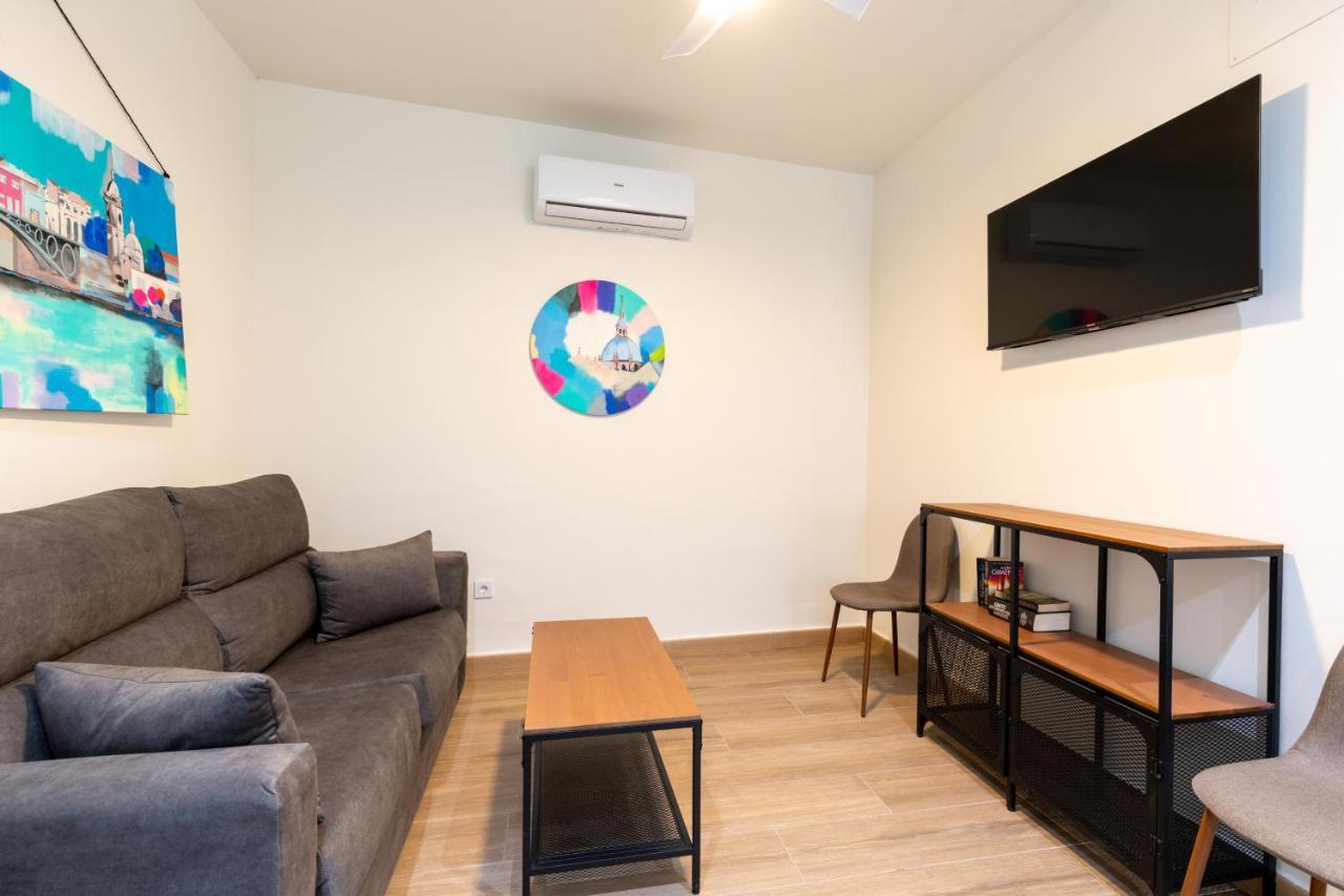 Apartamentos Cervantes 17 Siviglia Esterno foto