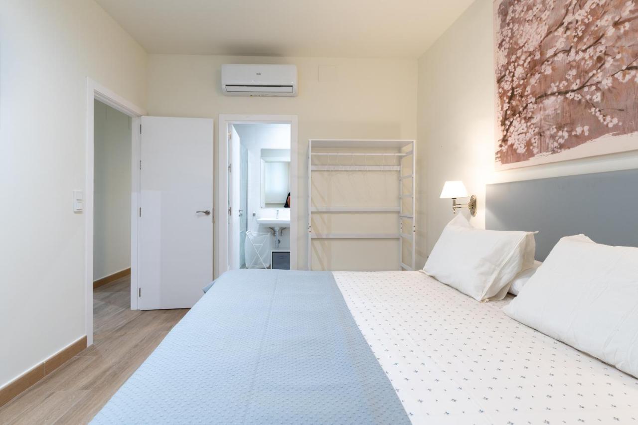 Apartamentos Cervantes 17 Siviglia Esterno foto