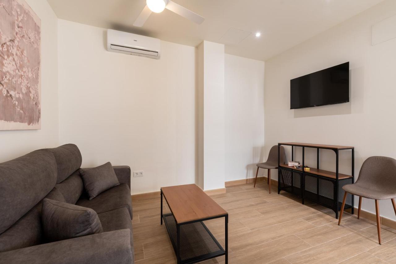 Apartamentos Cervantes 17 Siviglia Esterno foto