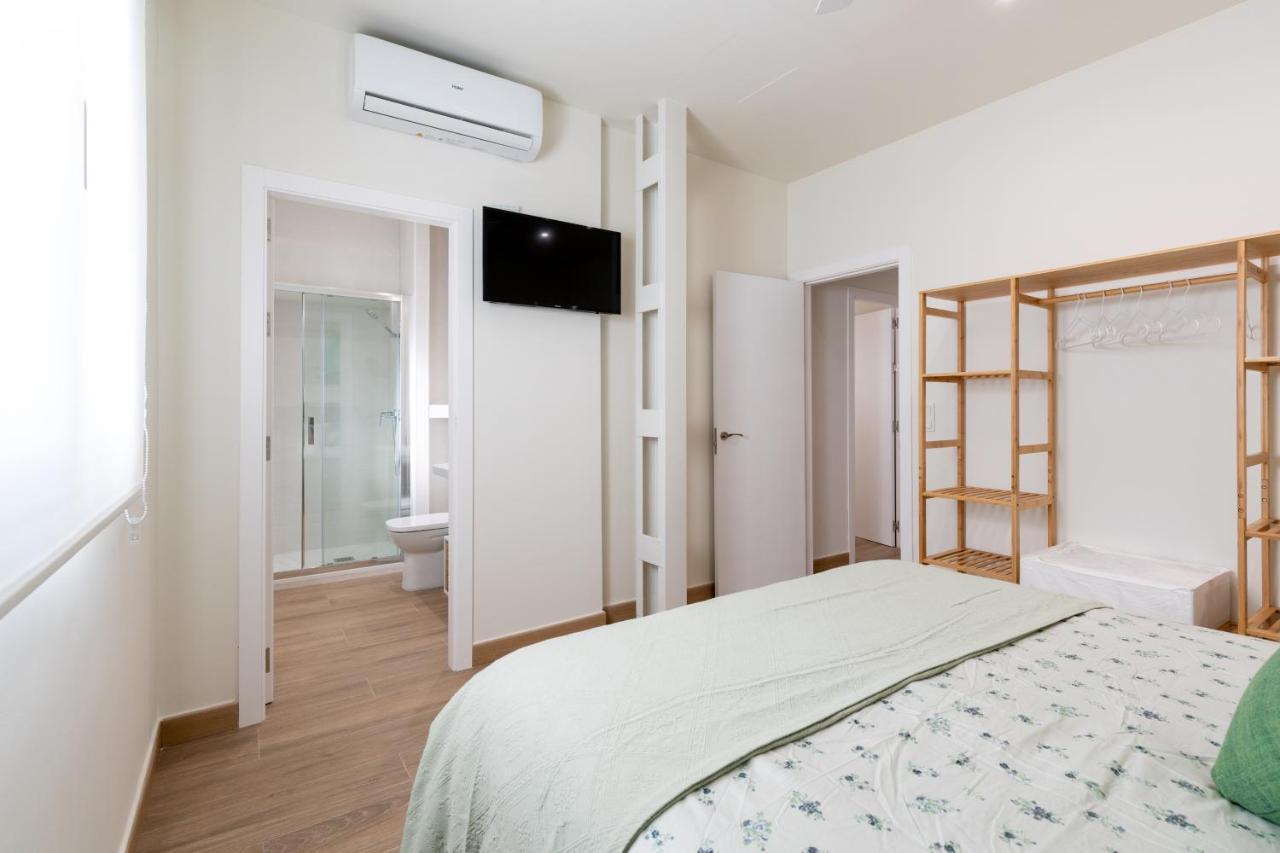 Apartamentos Cervantes 17 Siviglia Esterno foto
