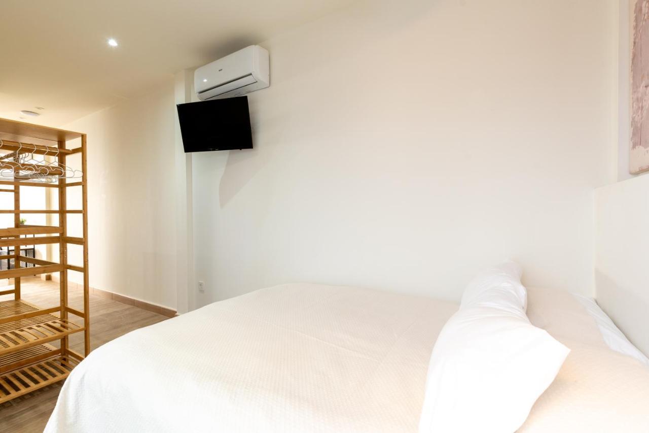 Apartamentos Cervantes 17 Siviglia Esterno foto