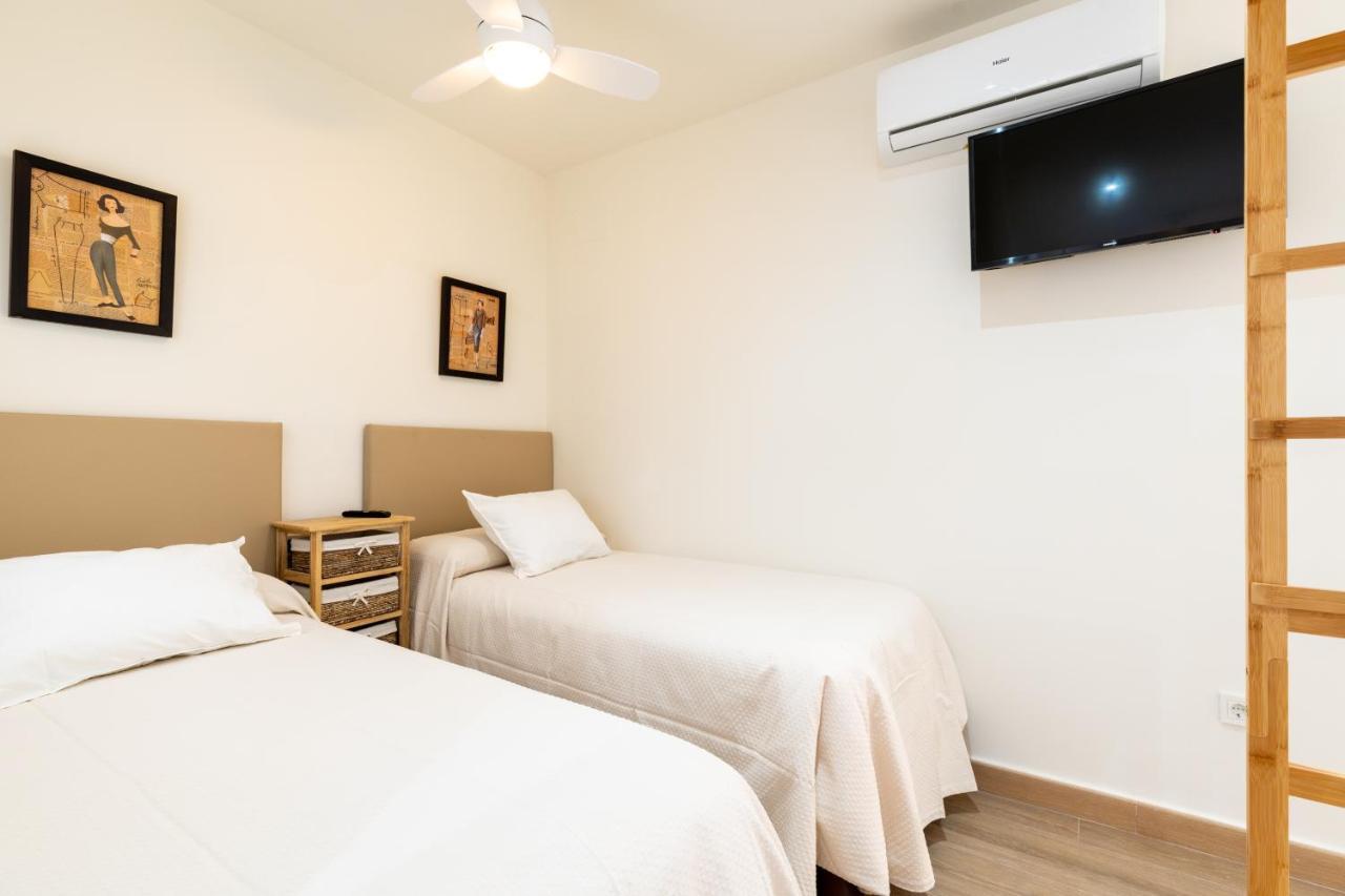 Apartamentos Cervantes 17 Siviglia Esterno foto