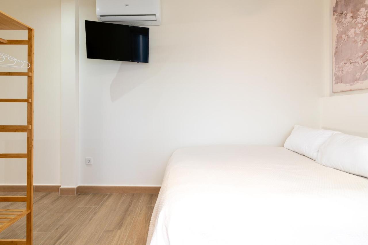 Apartamentos Cervantes 17 Siviglia Esterno foto