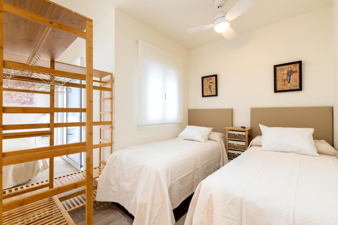 Apartamentos Cervantes 17 Siviglia Esterno foto